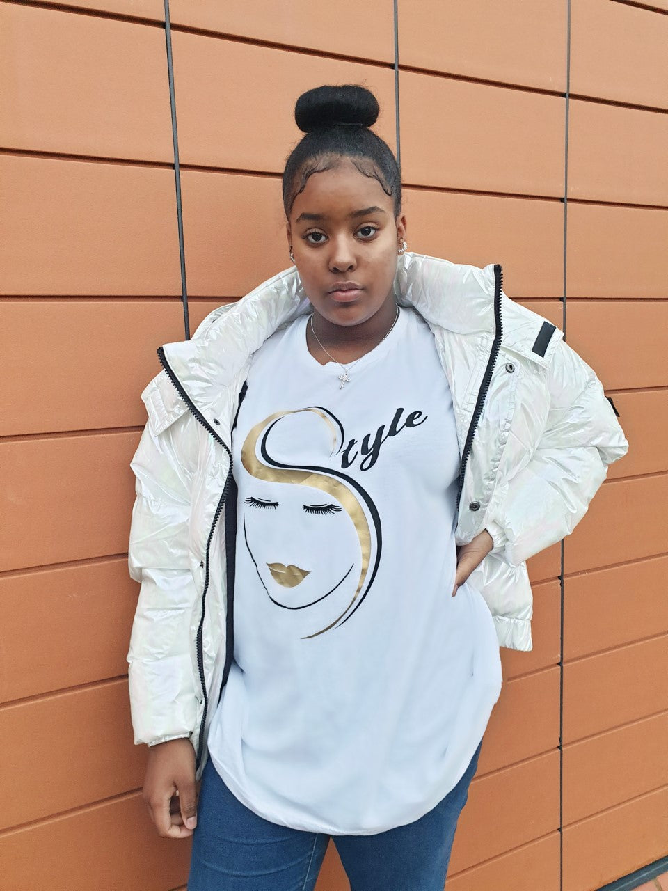 Older girl pictured wearing a streetstyle outfit. Located on the Pink Runway homepage.
